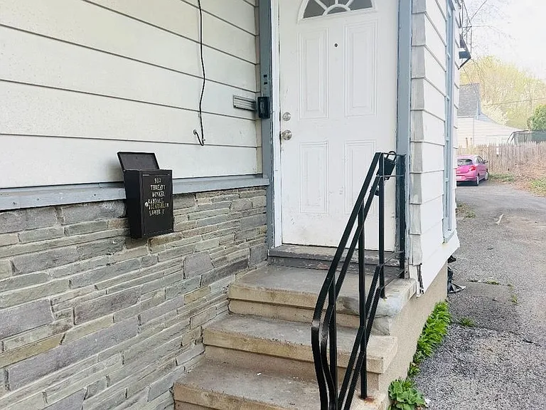913 Nott St — Photo 19