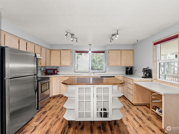 4th image of 17602 Clear Lake Boulevard SE