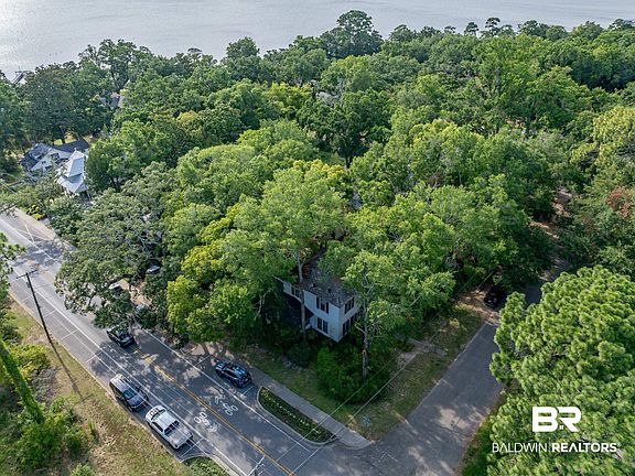 5th image of 51 N Bayview St