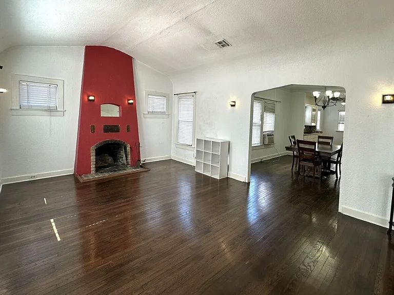 W Mulberry Ave — Photo 2