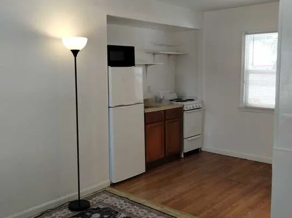 625 W 7th St #1, Crookston, MN 56716