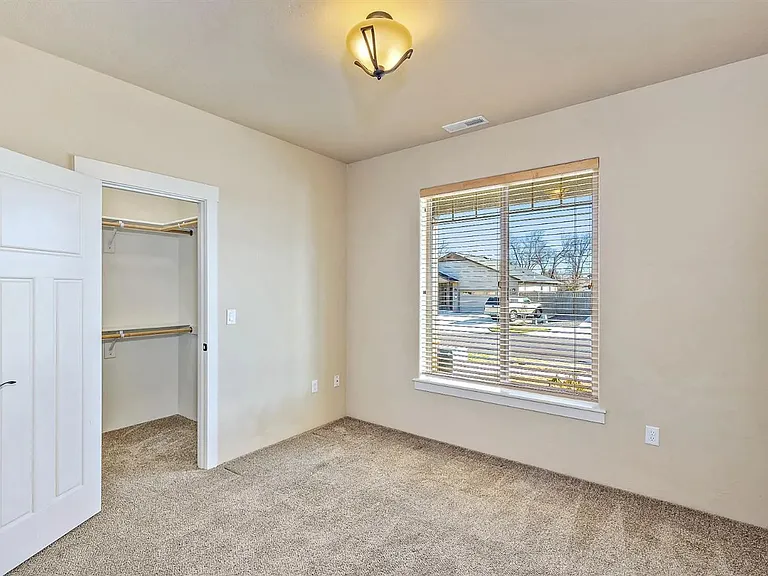 2436 Bridgewater Way — Photo 17