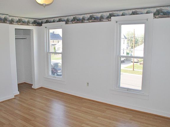 3rd image of 158 E Arndt St