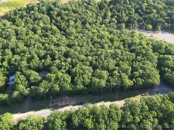 38 London Dock Ln, Canadian, OK 74425