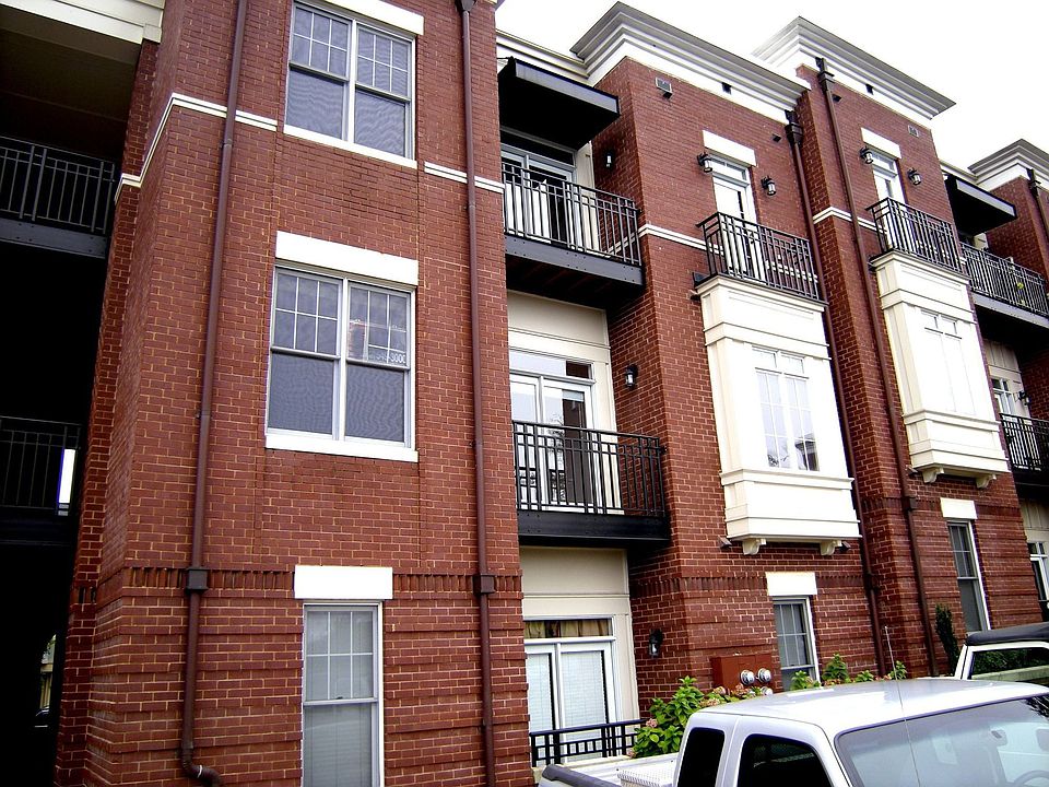 Great Uptown Location