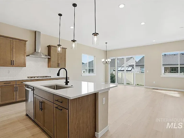 2309 N Ice Fire Ave — Photo 5