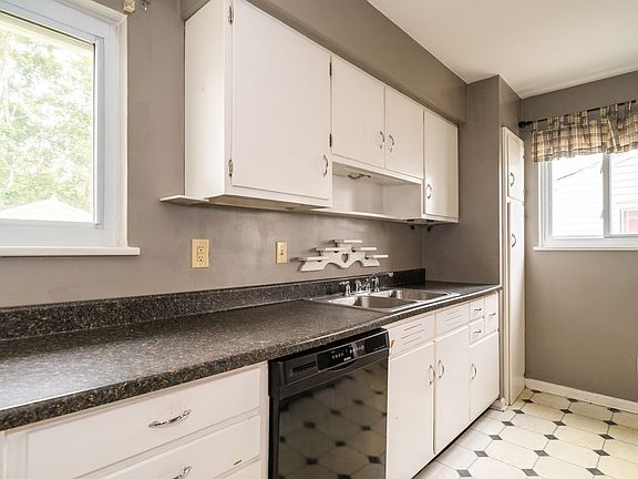 3rd image of 241 Loretta Dr
