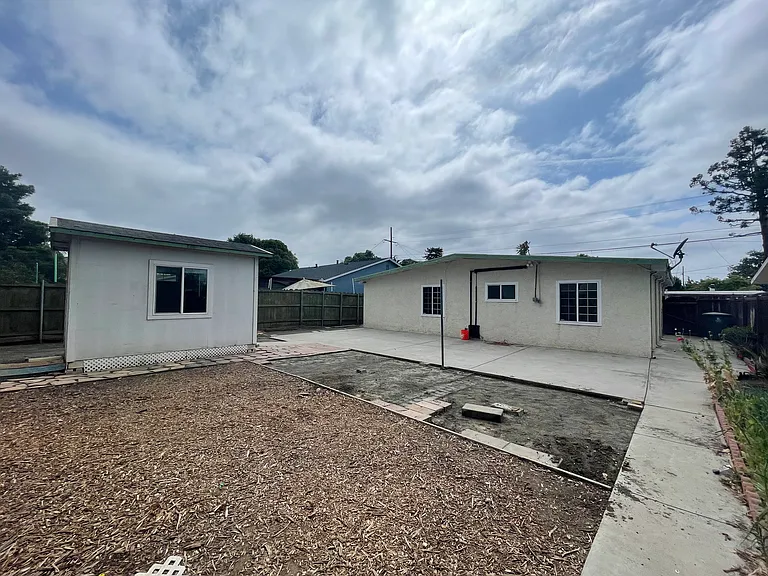 2640 Illinois St — Photo 17