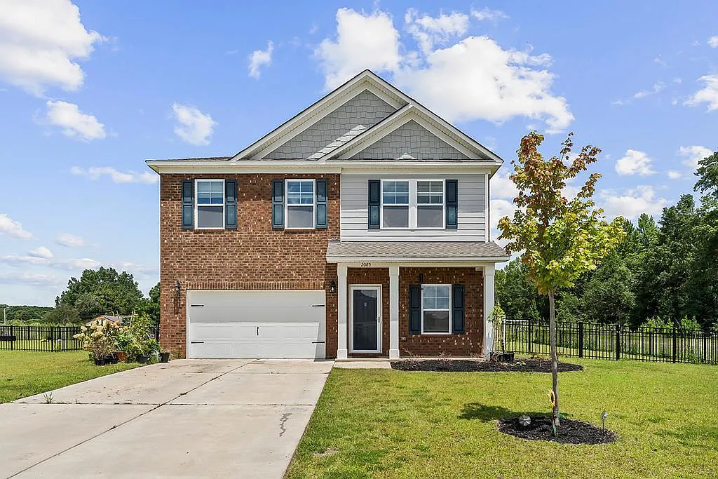 5 bed, 3.0 bath, 2341 sqft, $2,400 — Photo 1