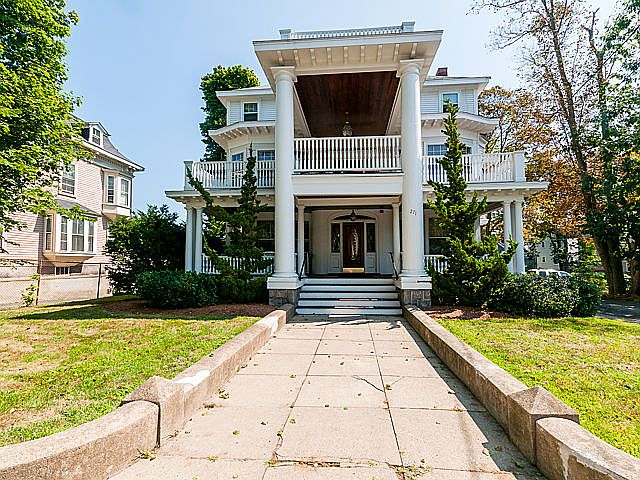 1st image of 271 Lafayette St #2