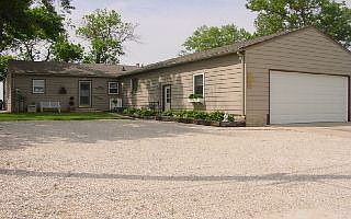 1st image of 808 Lakeshore Dr