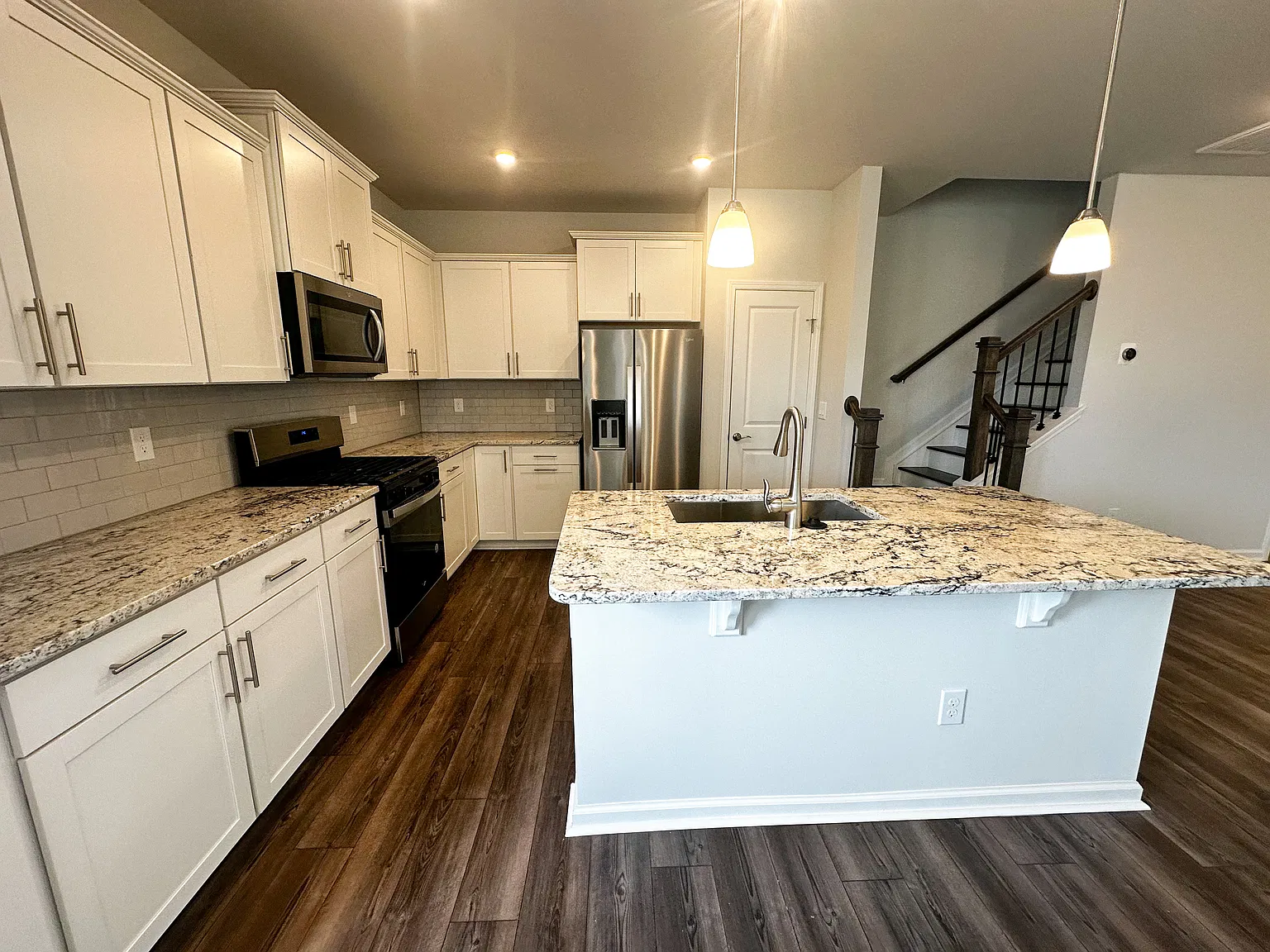 3 bed, 2.5 bath, 1805 sqft, $2,150 — Photo 2