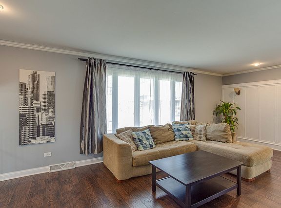 3rd image of 5625 W 98th Pl