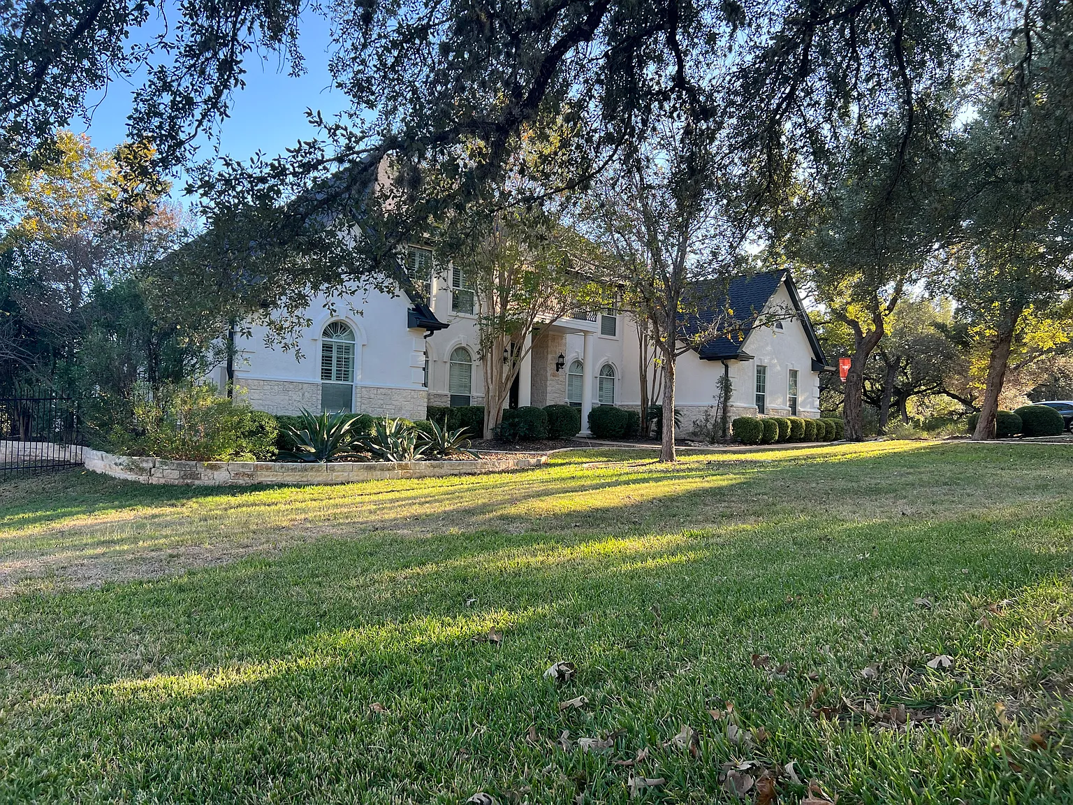 2815 Demona Dr — Photo 4