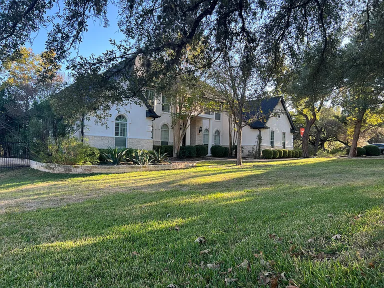 2815 Demona Dr — Photo 3