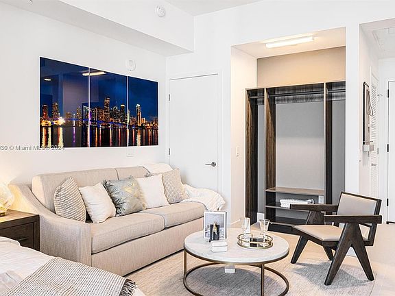 5th image of 601 NE 1st Ave #Penthouse 5106
