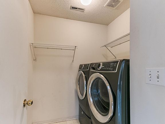 5th image of 4251 Eisenhower Ln Unit 3