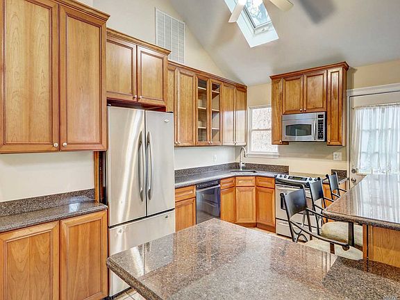 5th image of 98 Parkview Dr