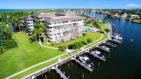 2nd image of 591 Seaview Ct APT 612
