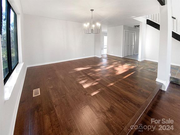 5th image of 4901 Lindstrom Dr