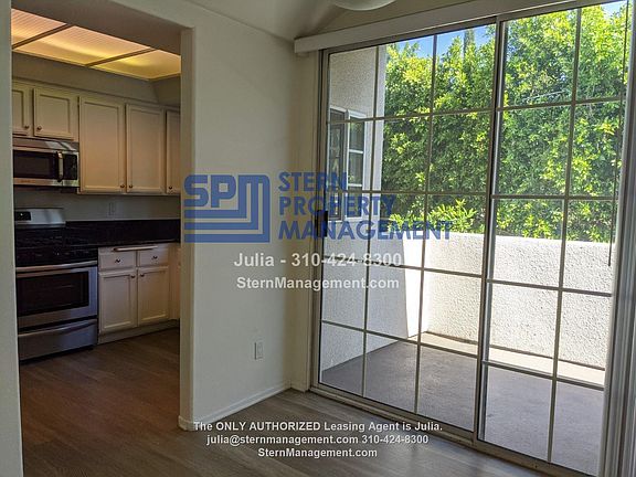 4th image of 922 N Croft Ave APT 204