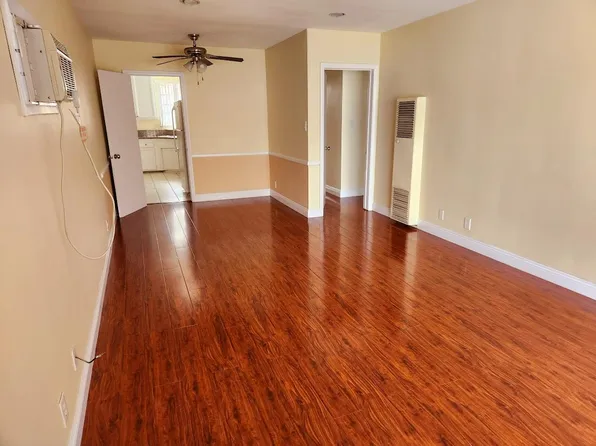 7357 Woodman Ave, Van Nuys, CA 91405