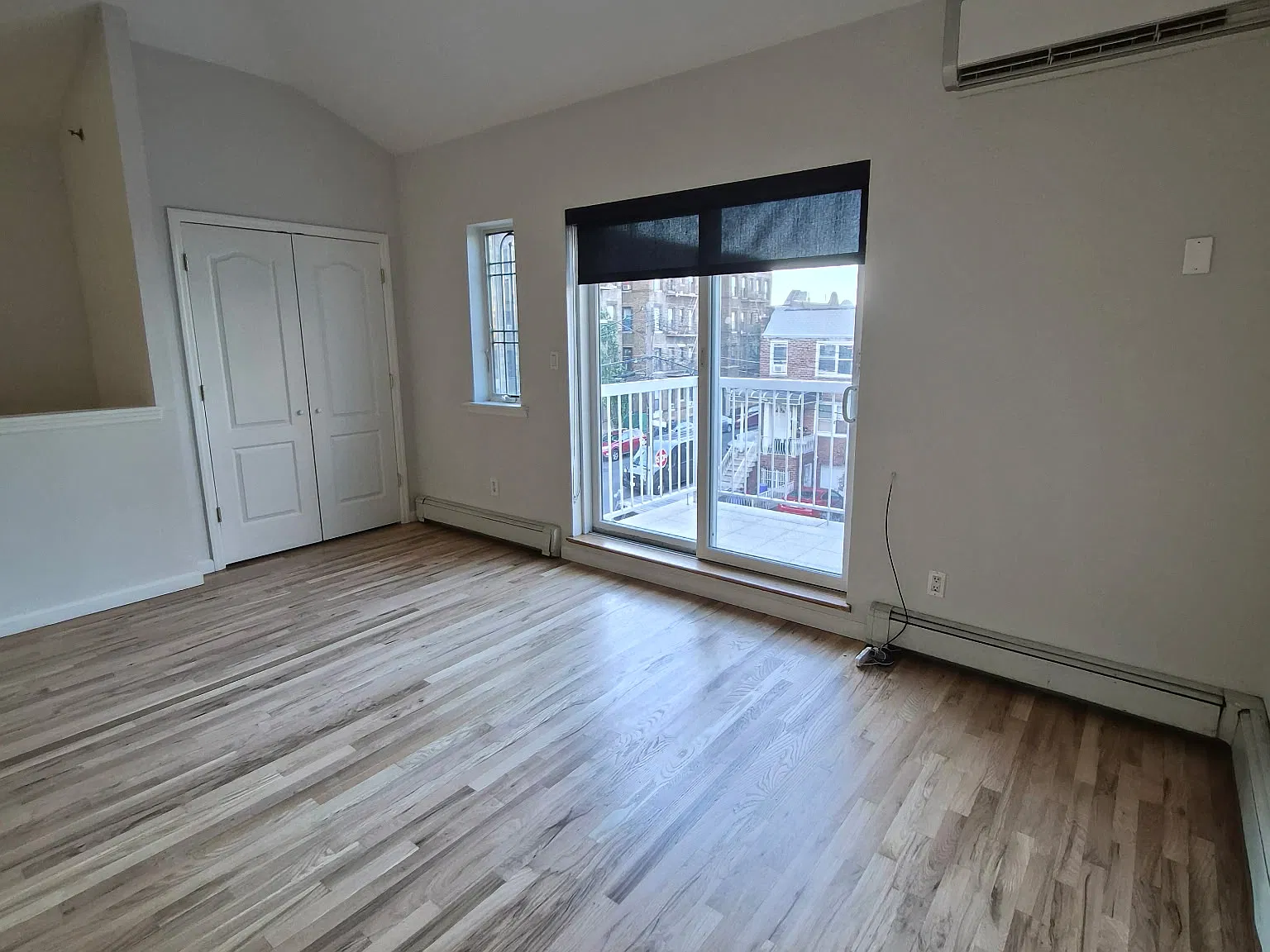 3 bed, 1200 sqft, $3,300 — Photo 4