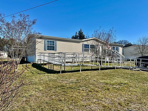 2nd image of 105 Hubbard Cir