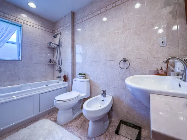 138-35 11th Avenue image 32 of 51