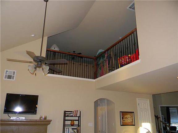 3rd image of 1206 Kirby Ln