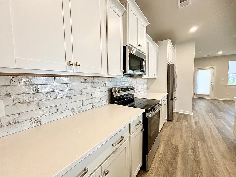 55 Lockwood Dr — Photo 7