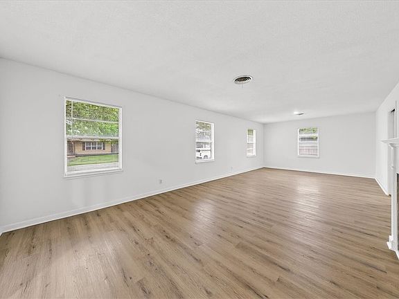 3rd image of 473 University Dr