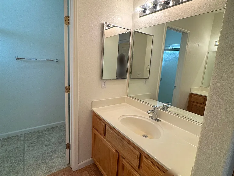 1318 Robinson Ln — Photo 15