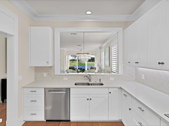 3rd image of 1743 Victoria Cir