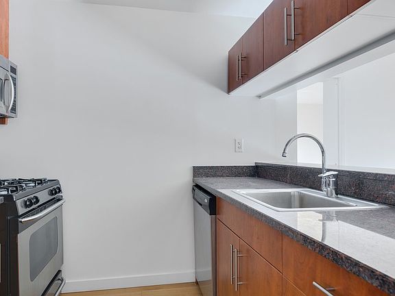 5th image of 260 W 54th St APT 42I