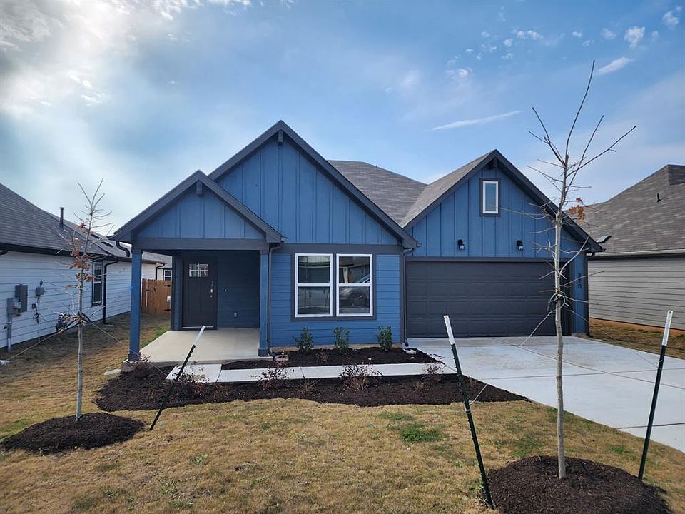 1st image of 122 Sweetwater Creek Ln