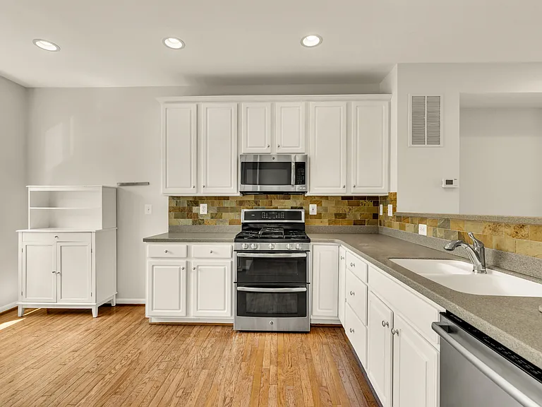 1227 V St NW — Photo 17