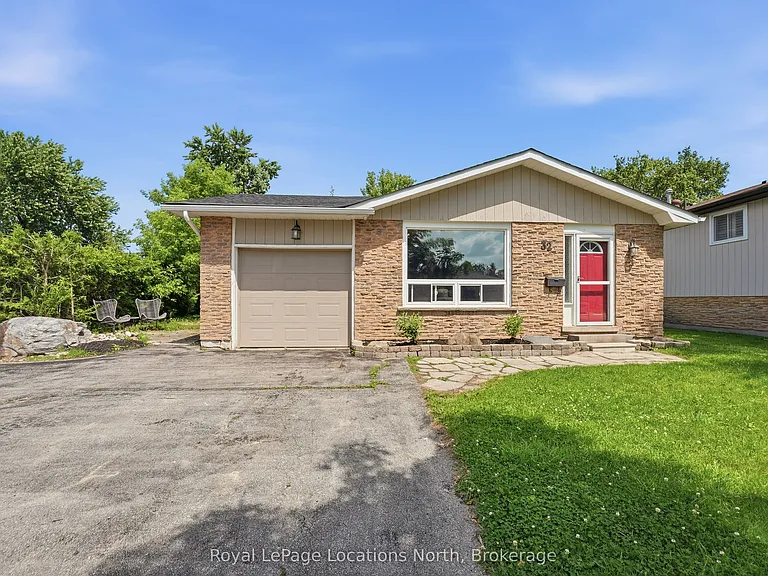 32 Courtice Cres — Photo 1