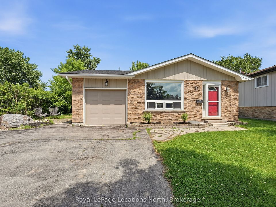 1st image of 32 Courtice Cres