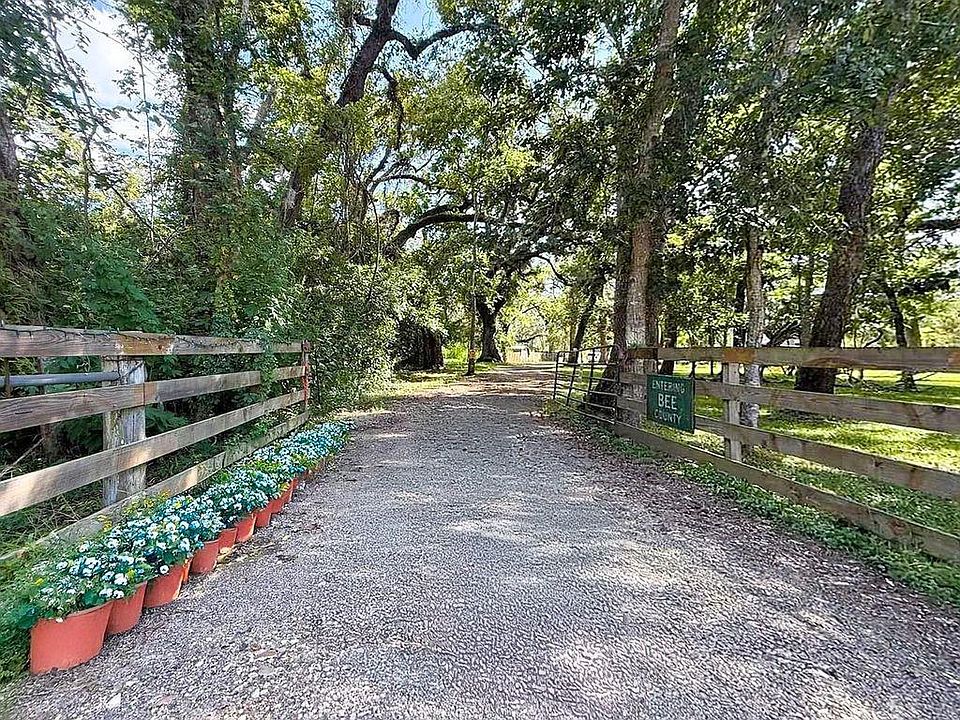 1st image of 209 River Rd
