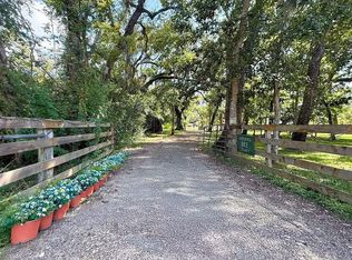 209 River Rd, Angleton, TX 77515