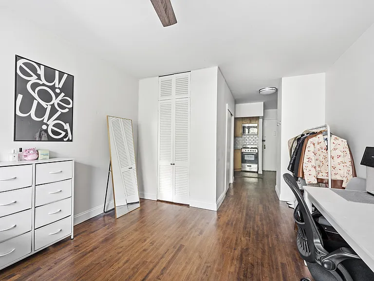 229 E 29th St #5C — Photo 4