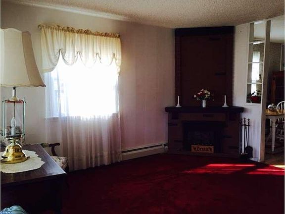5th image of 1009 Sanibel St