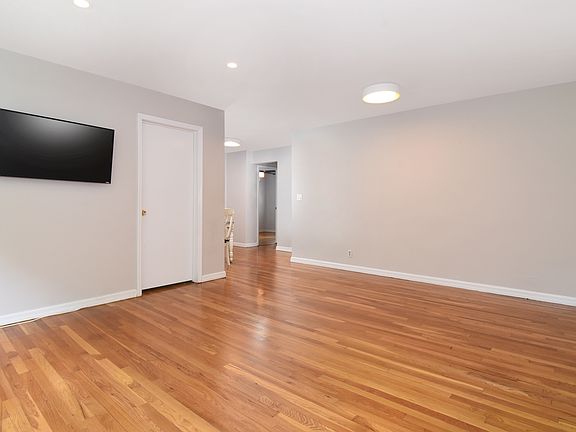 3rd image of 140 N Broadway APT B1