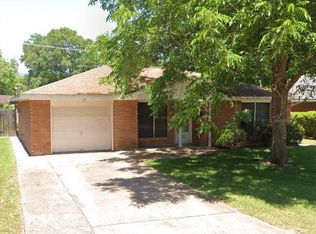 921 Meadowlane St, Angleton, TX 77515