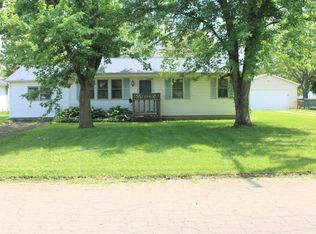 1084 Eastview Dr, Paxton, IL 60957