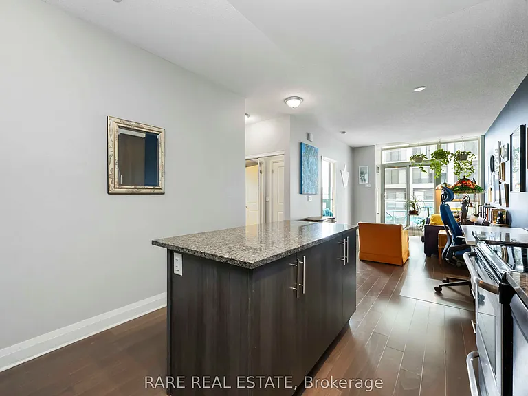 1185 The Queensway #206 — Photo 4