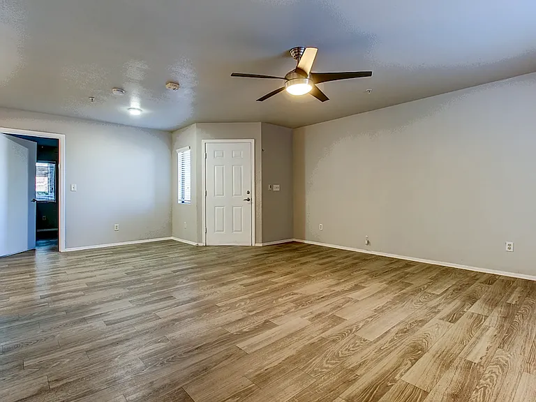 36 E Vaughn Ave — Photo 9