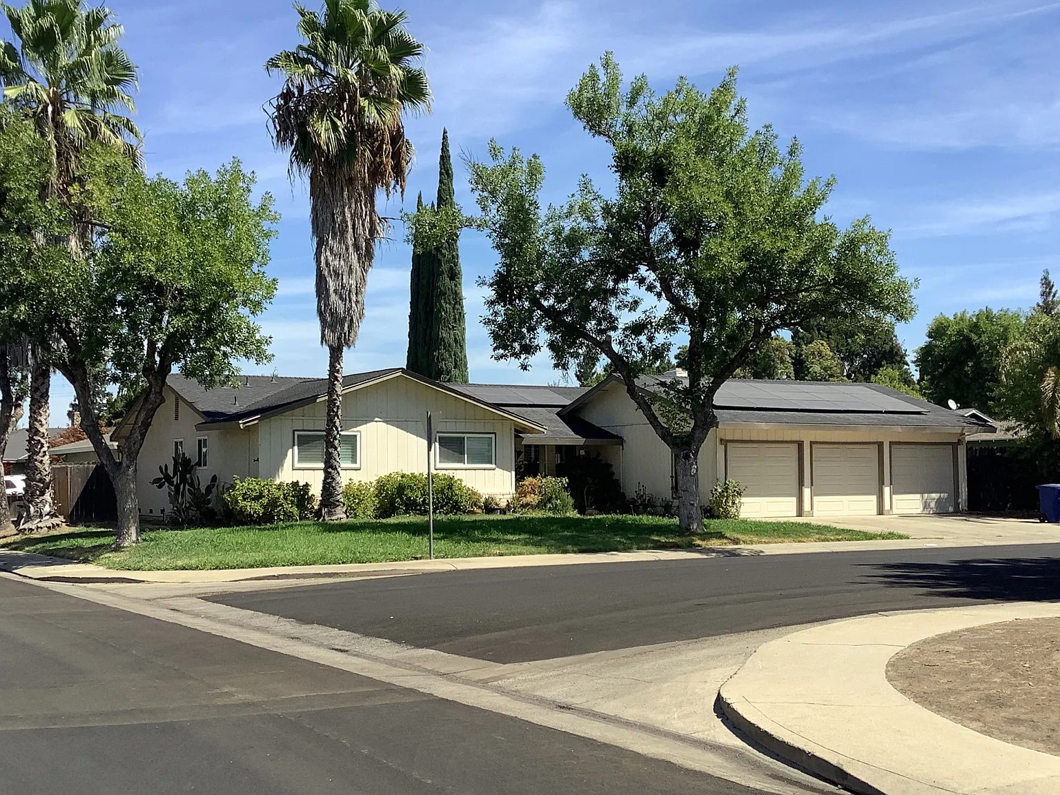 4 bed, 1476 sqft, $2,395 — Photo 1