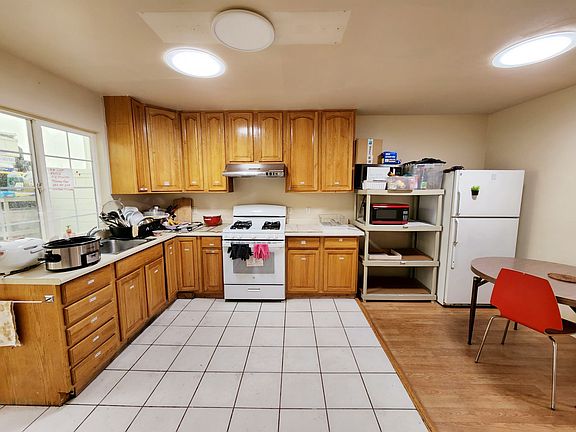 5th image of 2045 Lawton St